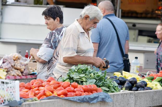 Šibenik: Subotnja ponuda vo?a i povr?a na gradskoj tržnici