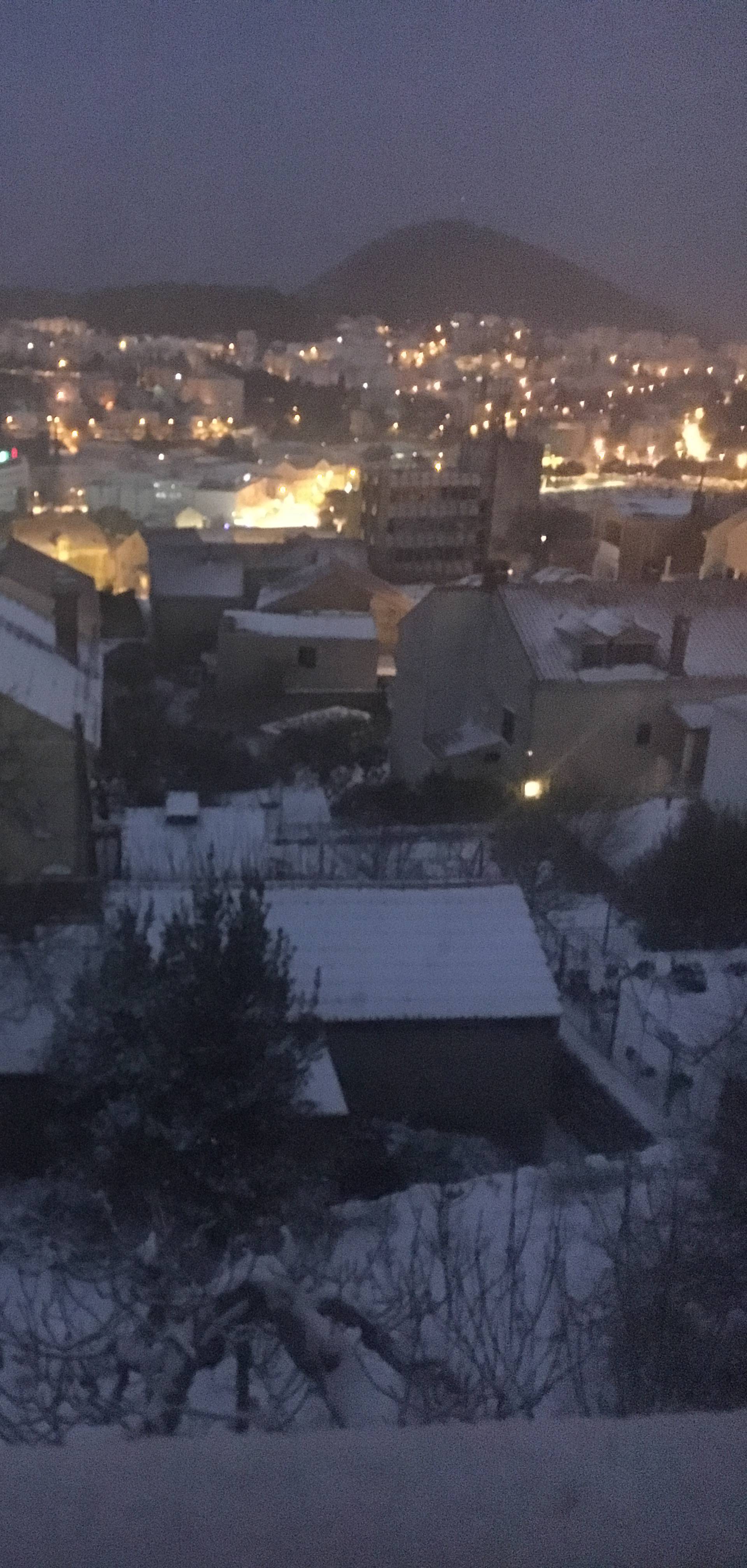 Snijeg paralizirao Dubrovnik, a Gospić se probudio na - 18°C