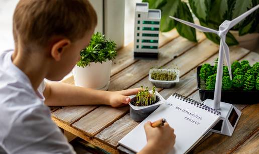 Budu&cacute;i inovatori - uklju&ccaron;ivanje djece i u&ccaron;enika u STEM edukacije