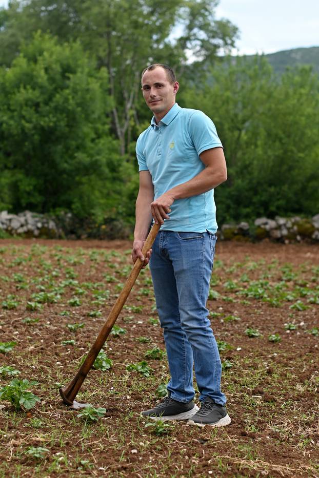 Vrgorac, 07.05.2024 -  Mate Begovic na setu Ljubav je na selu