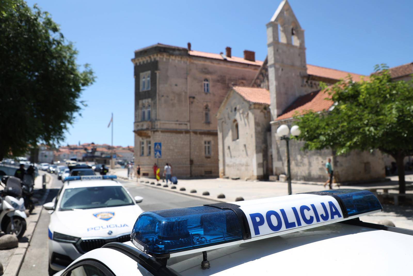 Trogir: Policijske partole blokirale su oba Čiovska mosta, pregledava se svaki automobil