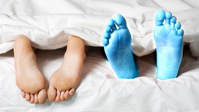 Evo zašto neki ljudi spavaju u čarapama stalno, a drugi nikad