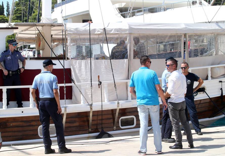 Hvar: Dječak se još oporavlja od trovanja plinom na jedrenjaku