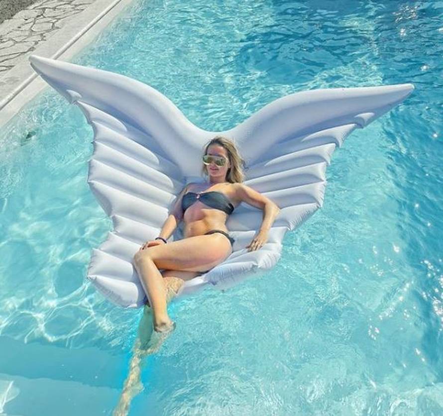 Ljetne radosti: Pokazale su obline  u bikiniju, ali i bez njega