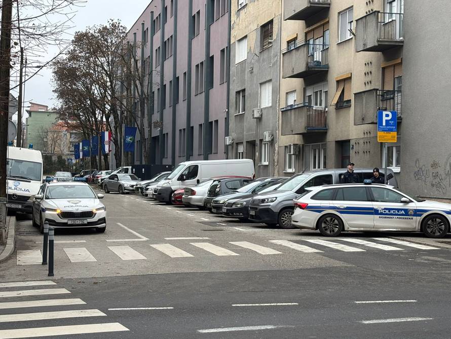 Policija pred Tomaševićevim stanom! Keleminec i Dado iz Smogovaca dovukli desničare