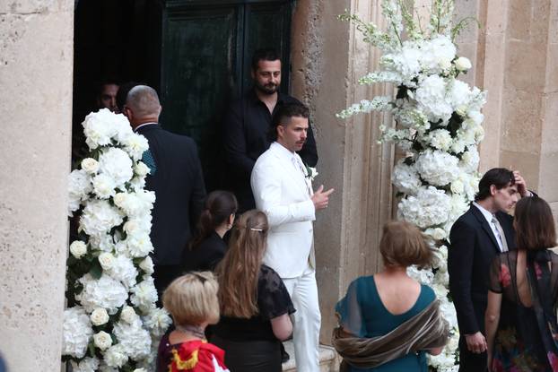 ARHIVA - 2024. Dubrovnik: Vjenčanje Nicole Artukovich i Liama Stewarta u crkvi sv.Ignacija