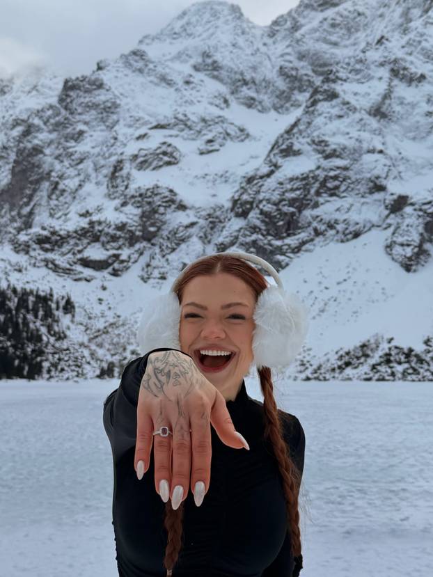 FOTO Najpoznatija Hrvatica na TikToku zaručila se za srpskog košarkaša. Pogledajte reakciju