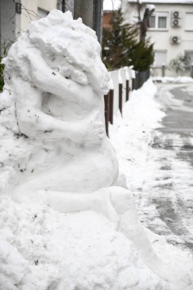 Zagreb:  Erotska skulptura od snijega