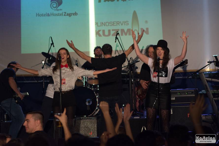 Vitasović je studenticu pozvao na stage pa su skupa zapjevali