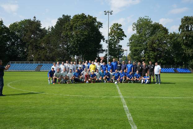 FOTO Legende Dinama ponovno u kopačkama: Boban, Zajec, Marić... zaigrali na izborni dan!