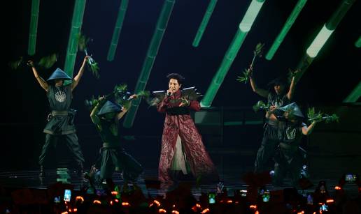 FOTO Pogledajte kako je bilo na Putinoviziji! Putin se obratio okupljenima,  Vijetnam slavio...