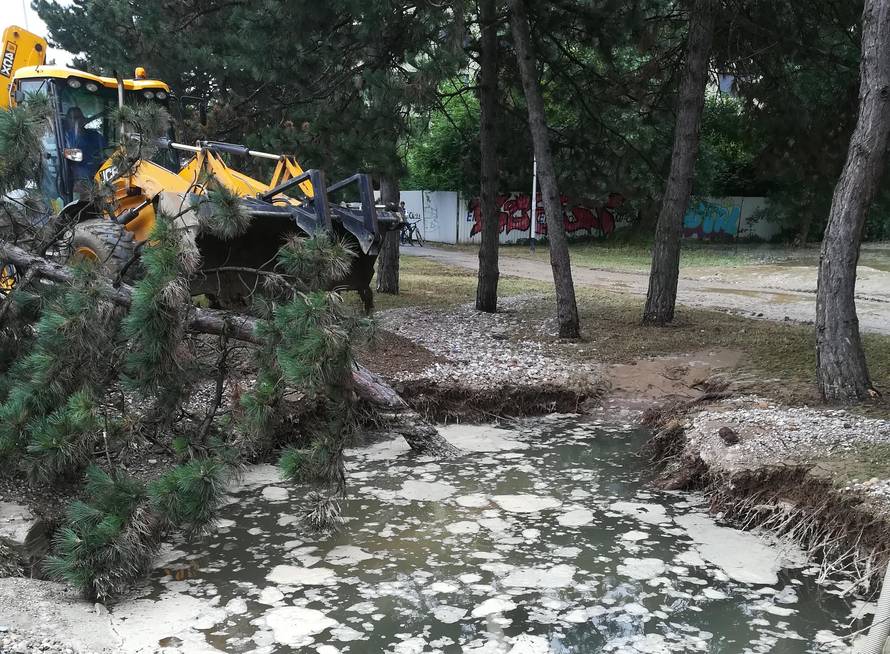 Puknula glavna cijev: Bez vode ostao veliki dio Novog Zagreba