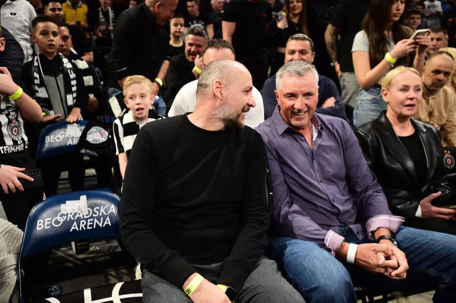 Beograd: Grobari ovacijama dočekali Tonija Kukoča i Dinu Rađu