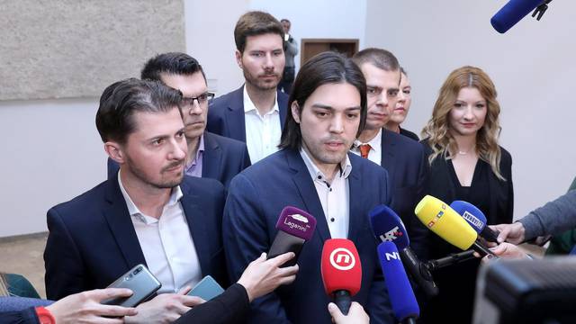 Zagreb: Å½ivi zid predao liste za izbor Älanova u Europski parlament