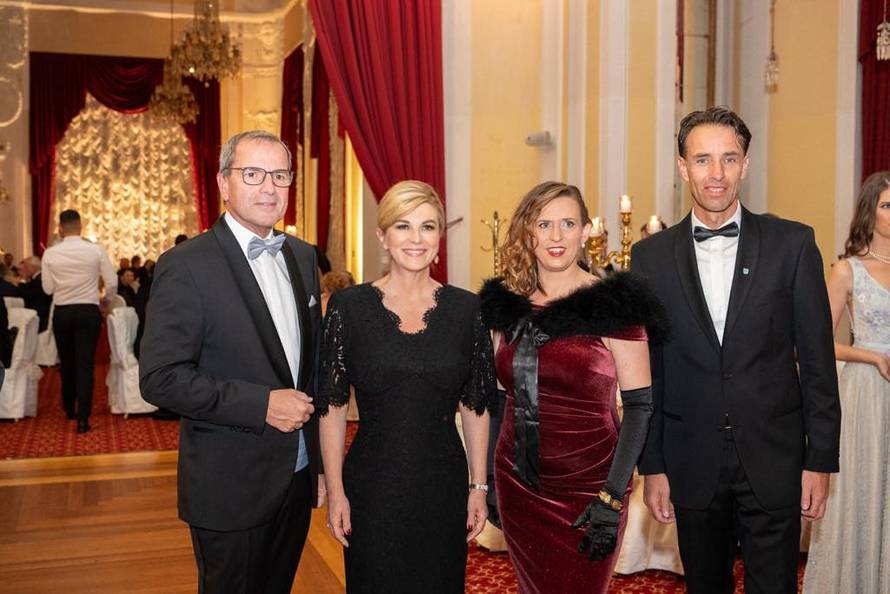 FOTO Iznad leda zora sviće, dobro došla, predsjednice: Kolinda stiže na Antarktiku!