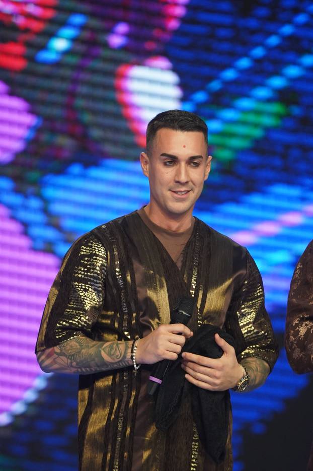 Beograd: Provokativan nastup u "Novogodišnjoj Elitoviziji" Ane Nikolić javnosti poznate i kao Mika Vasić 