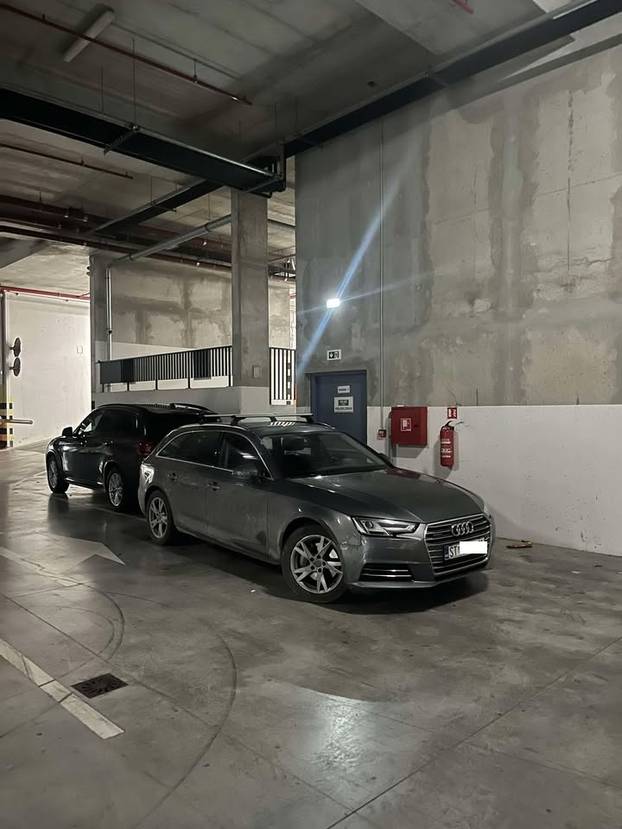 FOTO Tko to tamo pjeva, ups... parkira. Ovako to Hrvati rade, neki uzmu mjesto i invalidima...