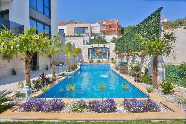 FOTO Kakva perverzija u Splitu! Vodeni raj i slike dizajnera. Ova vila se prodaje, a znamo i cijenu