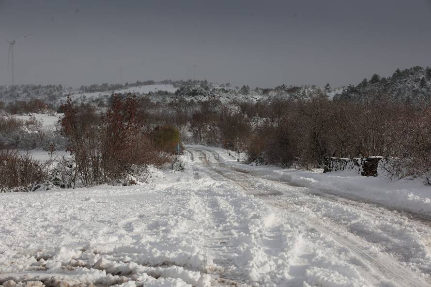 Snijeg u Dalmatinskoj Zagori