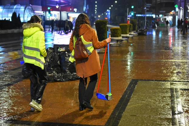 Niš: Svi građani i studenti nakon prosvjeda očistili ulice kao da prosvjeda nije niti bilo
