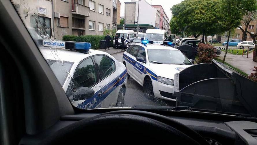 Našli Delije: Sjeli se u kafiće i pečenjaru, a policija ih odvodi