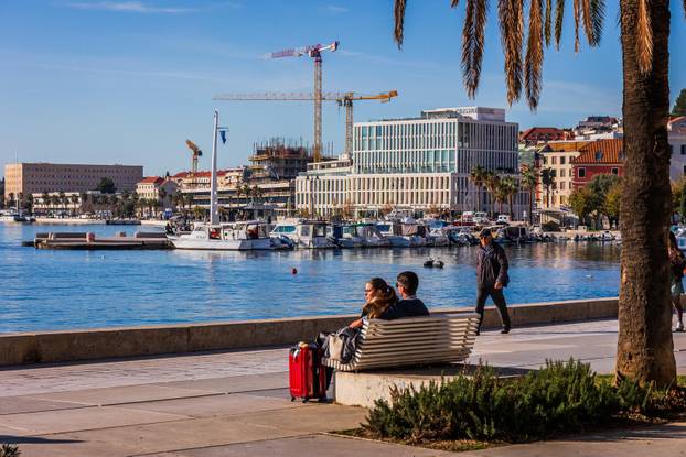 Sunčano jutro na Rivi u Splitu