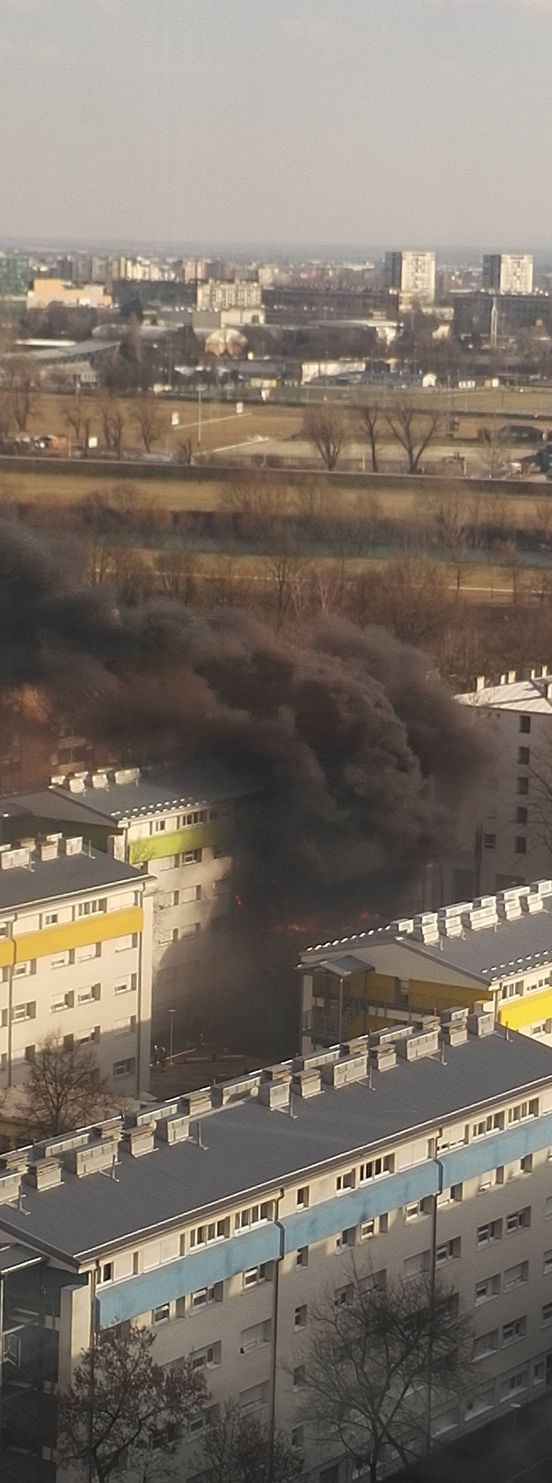 Požar u studentskom domu, u metežu je stradala prolaznica