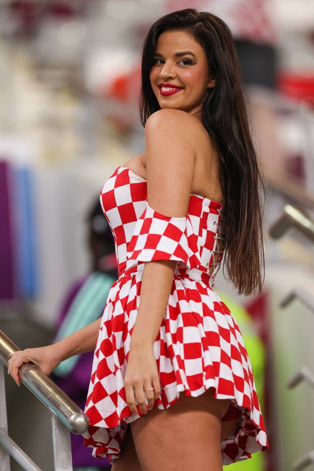 KATAR 2022 - Ivana Knoll u haljini s kockicama na utakmici Hrvatske i Kanade 