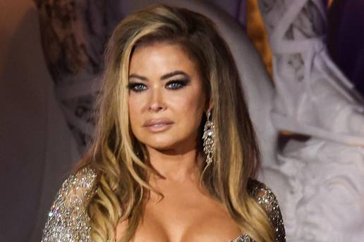 FOTO Poku&scaron;ajte joj gledati u o&ccaron;i! Carmen Electra nosila duboki dekolte, grudi su joj ispadale
