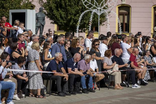 Vinkovci: Svečani mimohod sudionika 60. Vinkovačkih jeseni