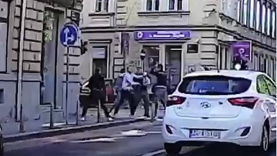 Snimka iz Zagreba: Žestoko su se mlatili, a auti su prolazili...