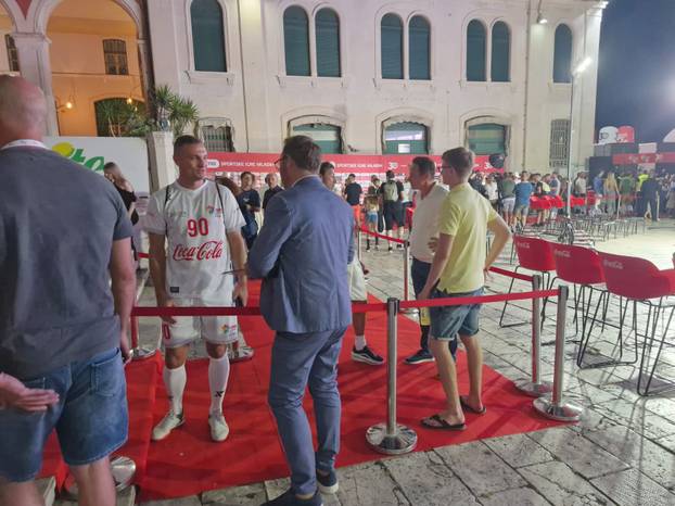 FOTO Nogometna ludnica tresla je Split! Mandžo, Srna, Ibra i Karabatić ponovno su zasjali