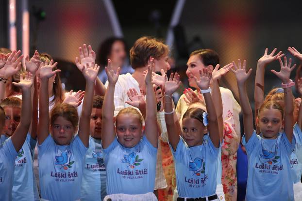 Vela Luka: Održan koncert "Trag u beskraju" posvećen Oliveru Dragojeviću