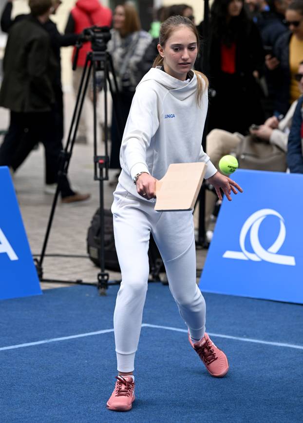 Zagreb: Goran Ivanišević odigrao je egzibicijski meč s mladom teniskom zvijezdom Lunom Vujović povodom predstavljanja zaklade UNIQUA SEE Future