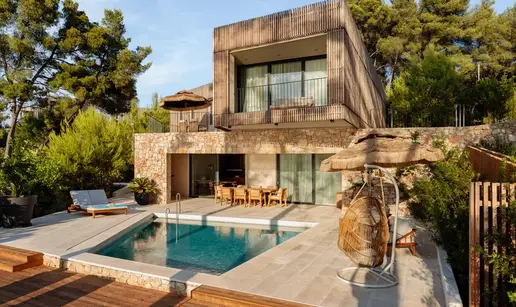 FOTO Prekrasna vila na Hvaru dobila je nagradu za dizajn - neprimjetno uranja u okoli&scaron;