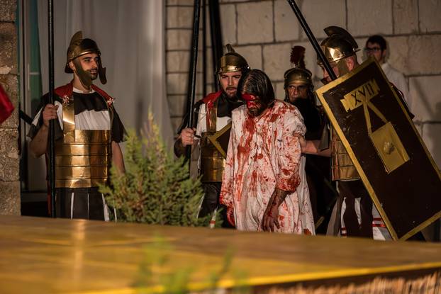 Imotski: Uprizorenje 24. Žive slike Muke Isusove