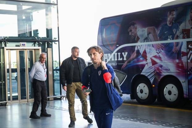 Zagreb: Odlazak hrvatske nogometne reprezentacije u Prag 