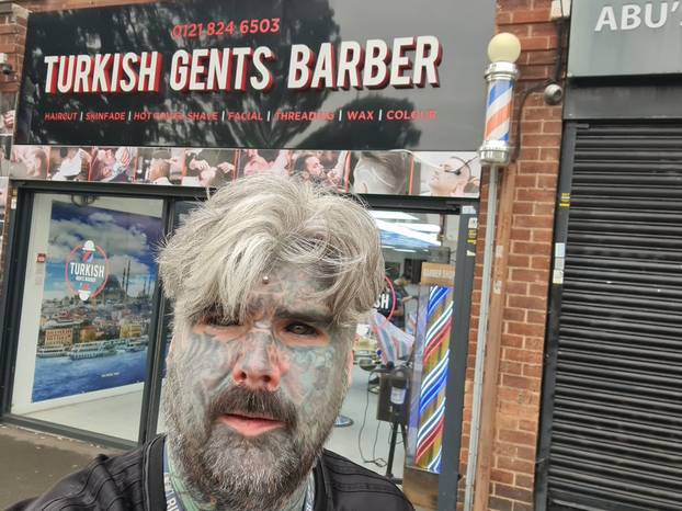 FOTO Više mu ne stane nijedna tetovaža! Uklonio je i bradavice. Evo kako je prije izgledao: Wow