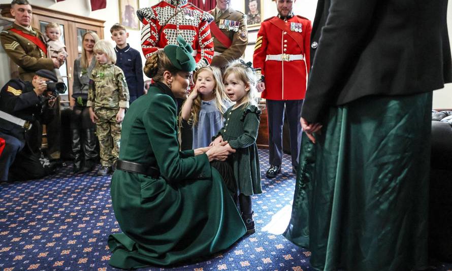 VIDEO Djevojčica (3) skočila na Kate: Pogledajte njenu reakciju