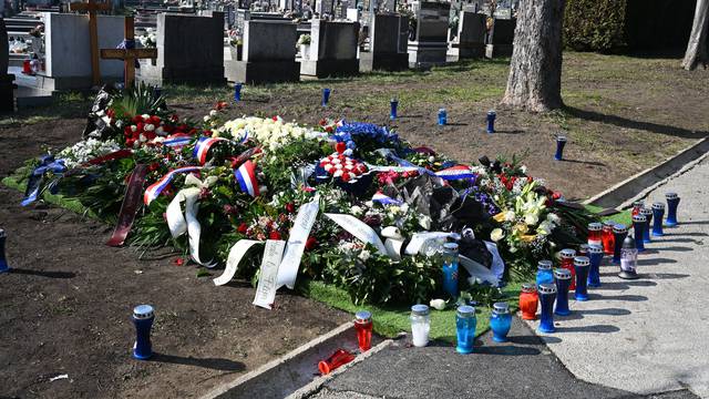Zagreb: Grob Miroslava Ćire Blaževića dan nakon posljednjeg ispraćaja