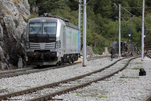 Teretnom vlaku kod Rijeke otkazale kočnice, iskočio s tračnica