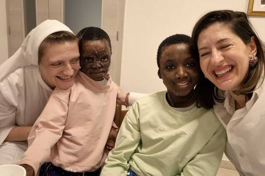 Te&scaron;ko stradale u Africi: 'Bili smo na Rebru s curicama. &Ccaron;ekaju ih operacije, starija se vi&scaron;e boji'