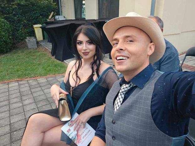 FOTO Sjećate li se Stele iz Ljubav je na selu? Pogledajte kako sad izgleda, pozirala je golišava...