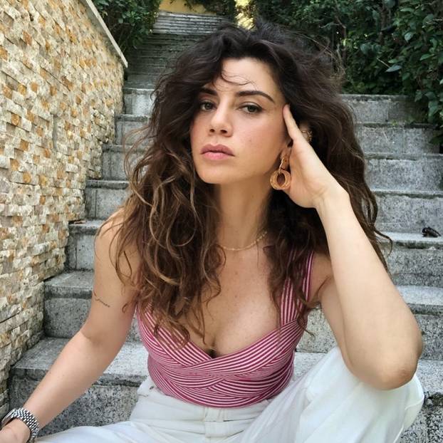 FOTO Životna sapunica turske glumice: Suprug ju uhvatio u vrućem klinču sa svekrom...