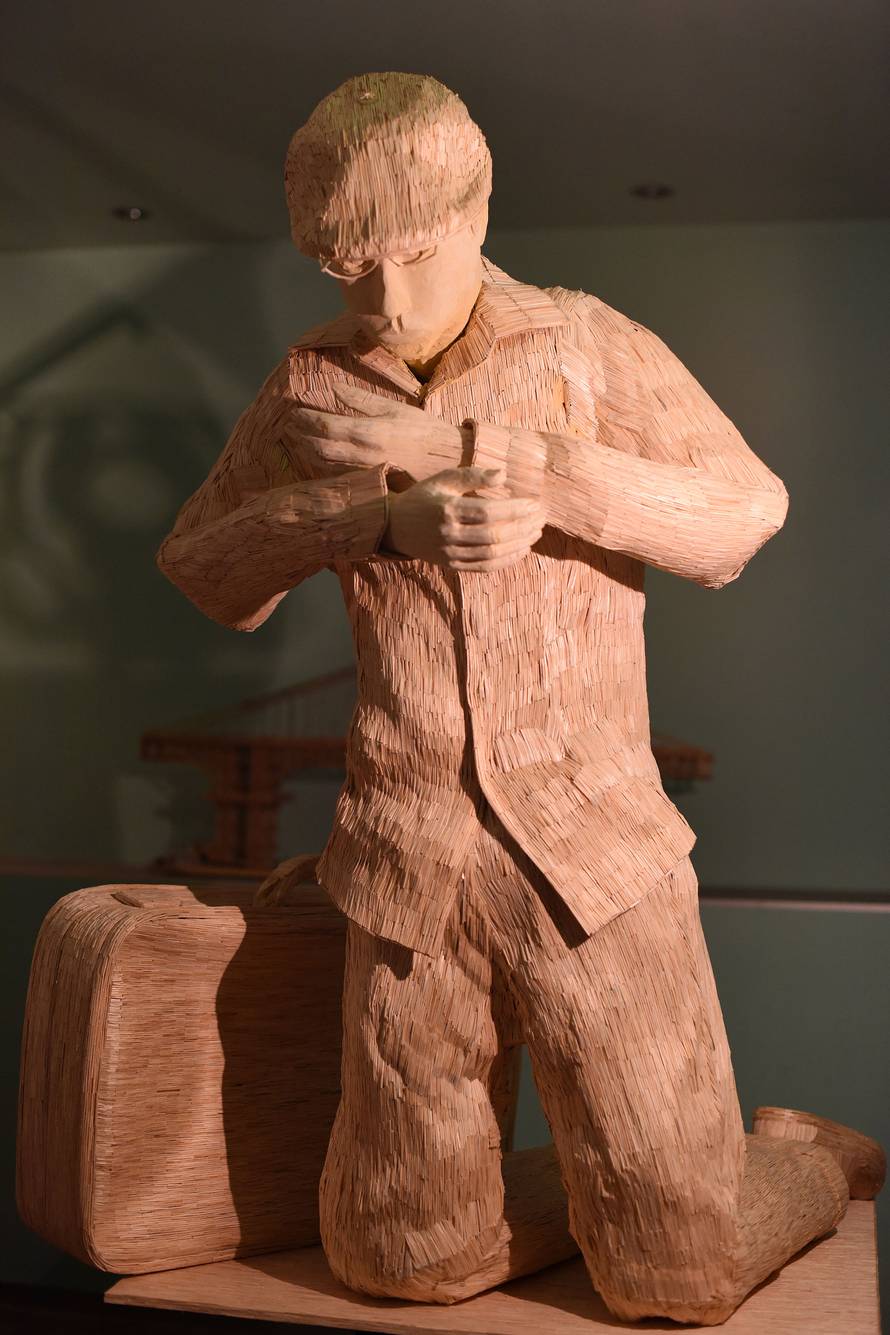 Izrađuje skulpture od šibica