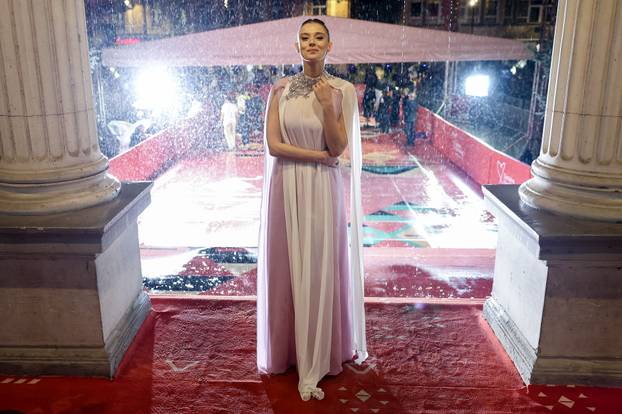 Jaka kiša nije zaustavila filmske zvijezde na crvenom tepihu Sarajevo Film Festivala