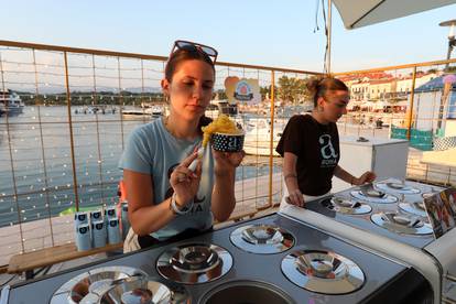 FOTO/VIDEO Festival sladoleda u Njivicama oduševio turiste