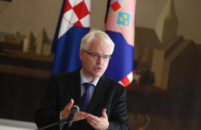 Ivo Josipović podvukao crtu i pohvalio se u videu na 'Fejsu'