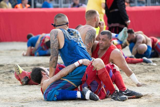 Florence, Final Azzurri Rossi of Calcio Storico Fiorentino In Piazza Santa Croce 8 to 7 for the Rossi