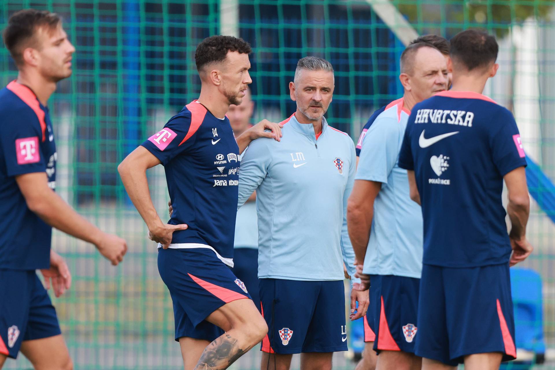 Osijek: Hrvatski nogometni reprezentativci odradili trening na Opus Areni